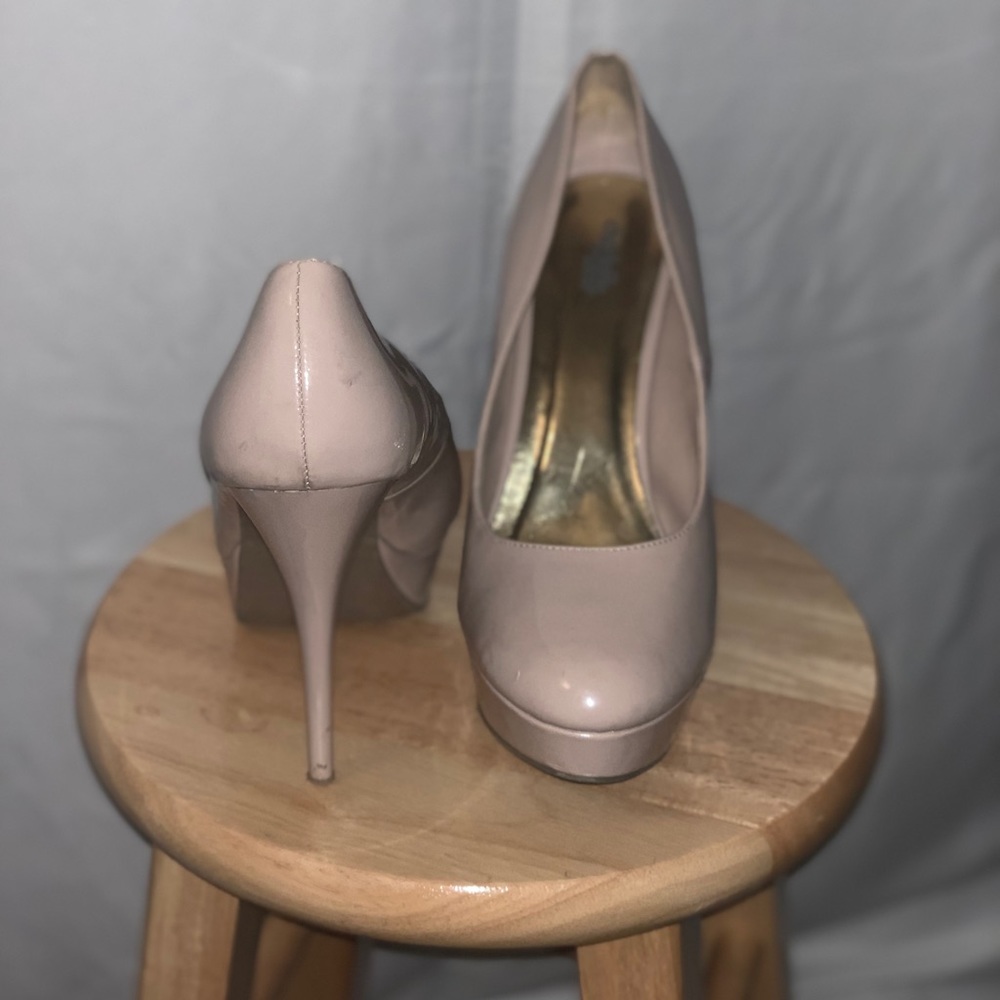 Charlotte Russe size 11 Pumps.